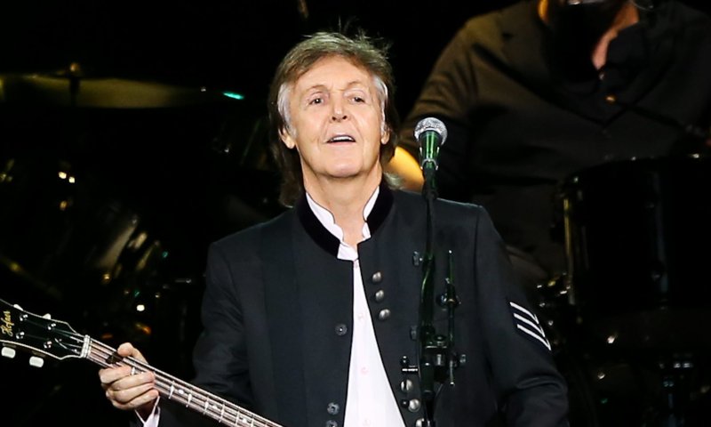 בעל תואר אבירות ושיא גינס: פול מקרטני חוגג 82