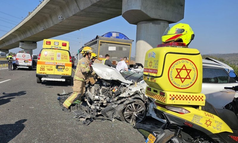 תאונה קטלנית בכרמל: אישה ותינוק נהרגו לאחר שנפגעו ממשאית
