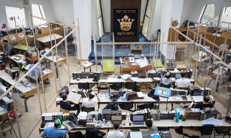 סערת בני הישיבות: 400 'הסדר', 300 בנות מדרשה