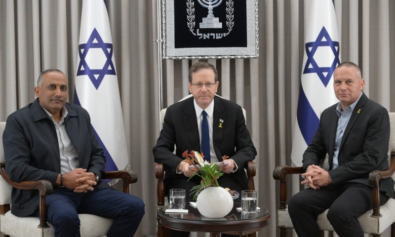 הרצוג עם יוזמי הפשרה: "לא כל הושטת יד היא חורבן הדמוקרטיה"