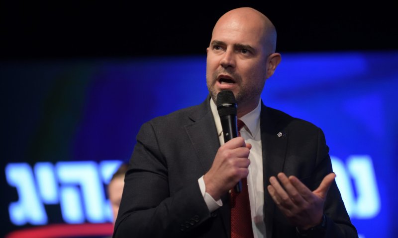 סרטון חריף נגד אוחנה:'עשה סיבוב יח"צ על החרדים'