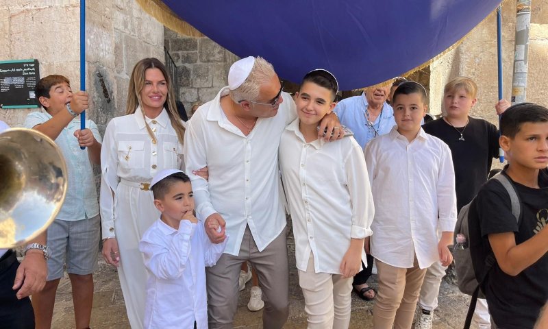 באירוע מצומצם: בנו של הזמר קובי פרץ הגיע למצוות