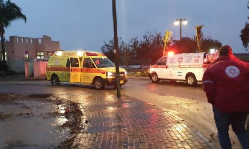 נזקי מזג האוויר: גבר בן 40 פונה לביה"ח במצב קשה