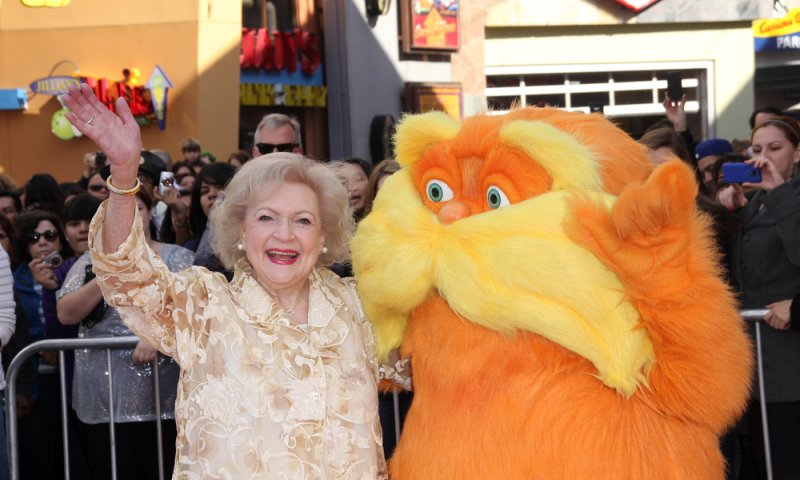 חיובית ולא לקורונה: השחקנית בטי וויט חוגגת 99