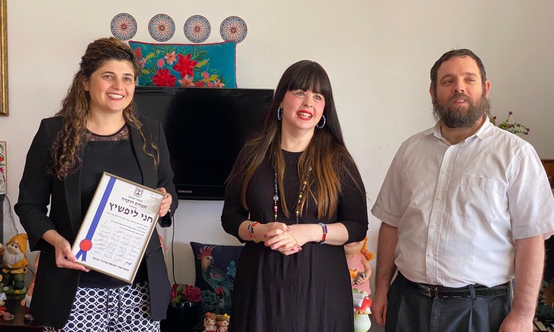 שרן השכל העניקה תעודת הערכה מח"כים לחני ליפשיץ