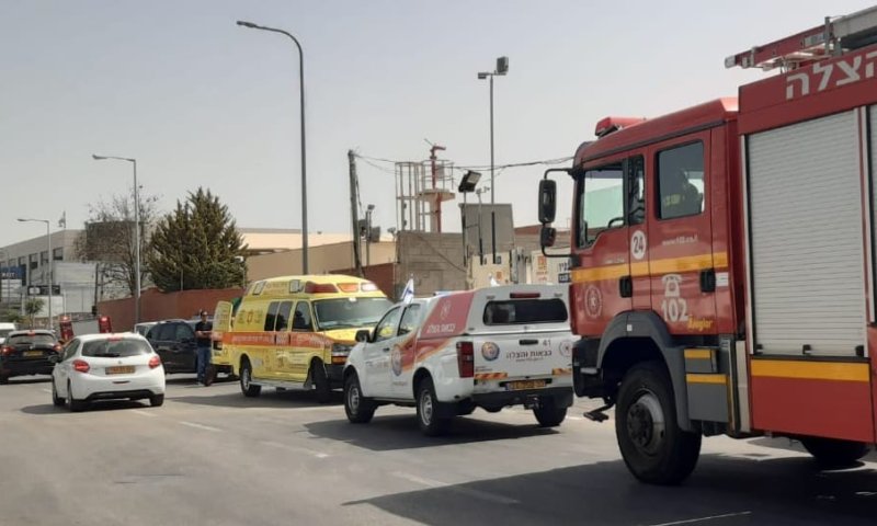 כוויות ופציעות בגפיים ובפנים: פועל נפצע קשה