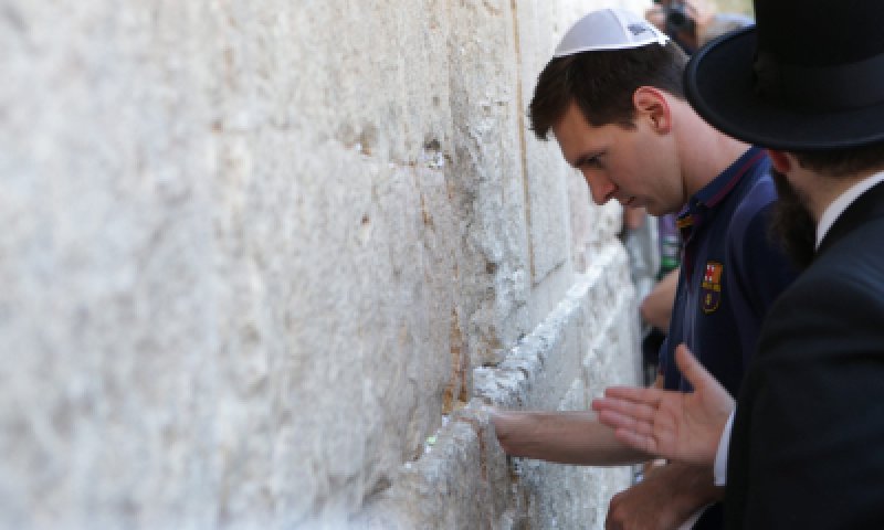 נוסח ספרד: שחקני ברצלונה הגיעו לתפילה בכותל המערבי
