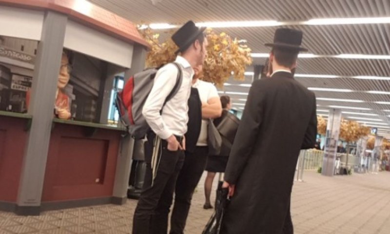 כוכב הרשת החרדי רק התגייס וכבר טס לחו"ל