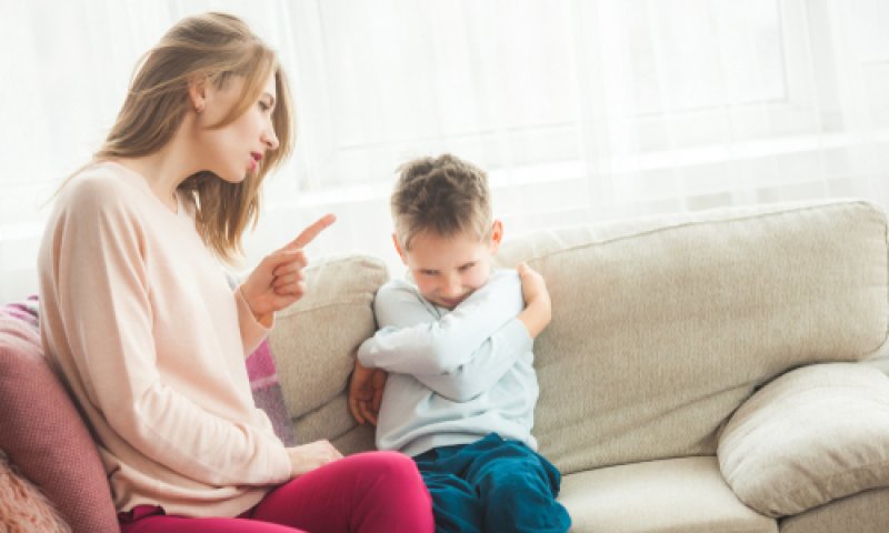 האם כפייה חינוכית מועילה או מקלקלת?