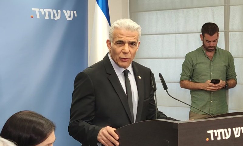 לפיד לשאלת סרוגים: "מה הייתי עושה אחרת?&nbsp;הכל"