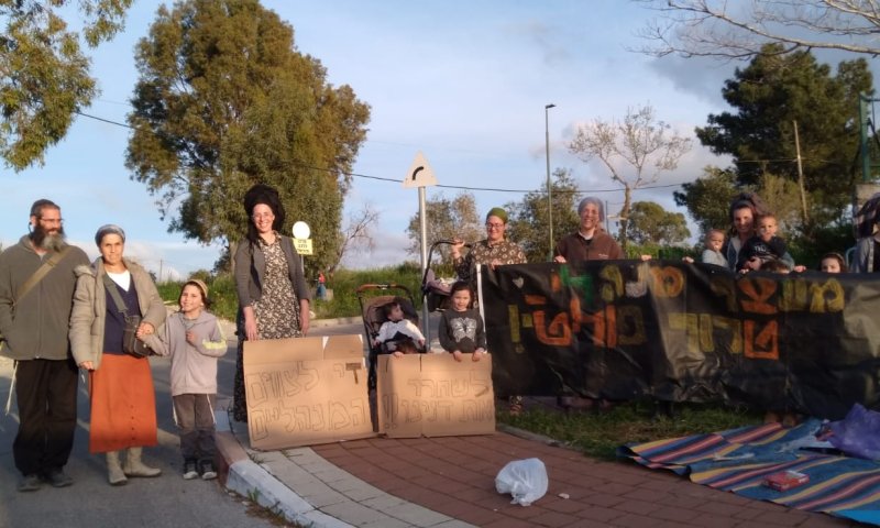 אשת העצור המנהלי הפגינה מול סמוטריץ': "אות קלון"