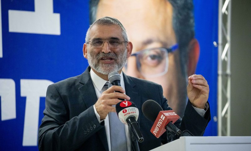 מפתיע: מיכאל בן ארי מצטרף לעתירה נגדו לבג"ץ