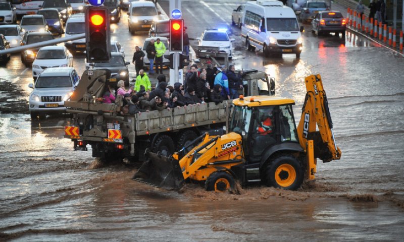 שוב הצפות בנהריה: כל הכניסות לעיר נסגרו