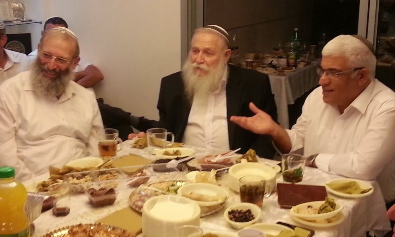 הרב דרוקמן בחגיגת המימונה אצל מנהלת אולפנת צפירה