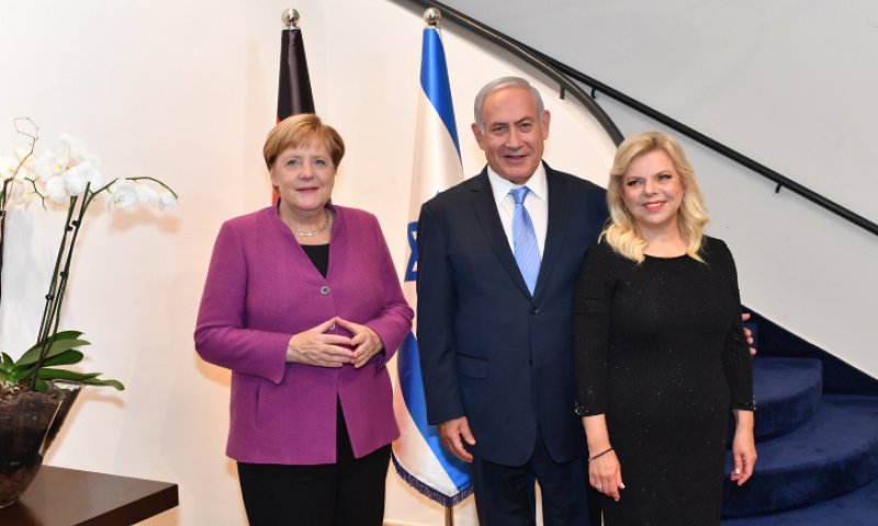 מרקל מכחישה: "הביקור לא הותנה בפינוי חאן אל אחמר"