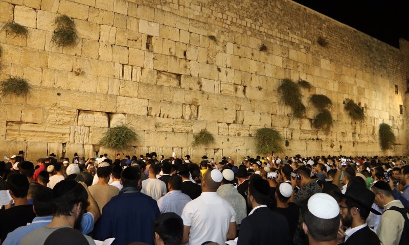גלריה: סליחות ראשונות בכותל המערבי בירושלים