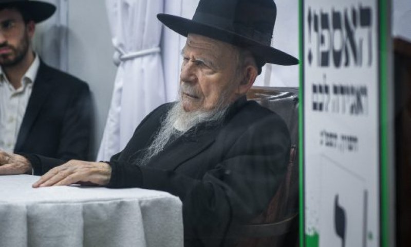 הרב הורה: בפוניבז&rsquo; יאכלו רק לחם, בלי ממרח