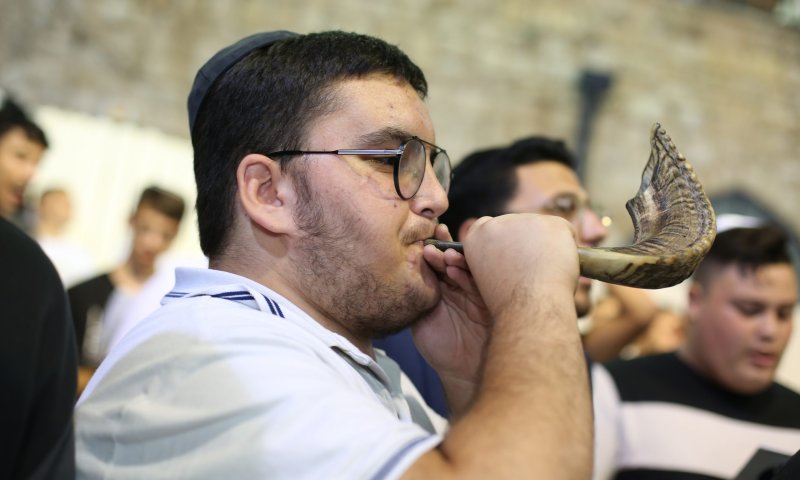 ימי סליחות: דיני חודש אלול לפי מנהגי כל העדות