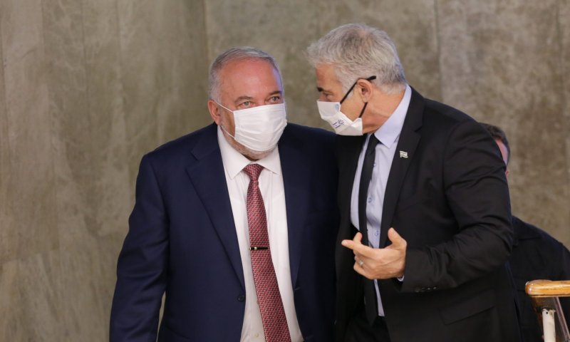 פטור ללפיד: החוק שישנה את הרכב קבינט הקורונה