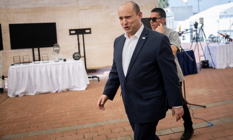 לאט ובזהירות: כך מתפוררת ממשלת בנט