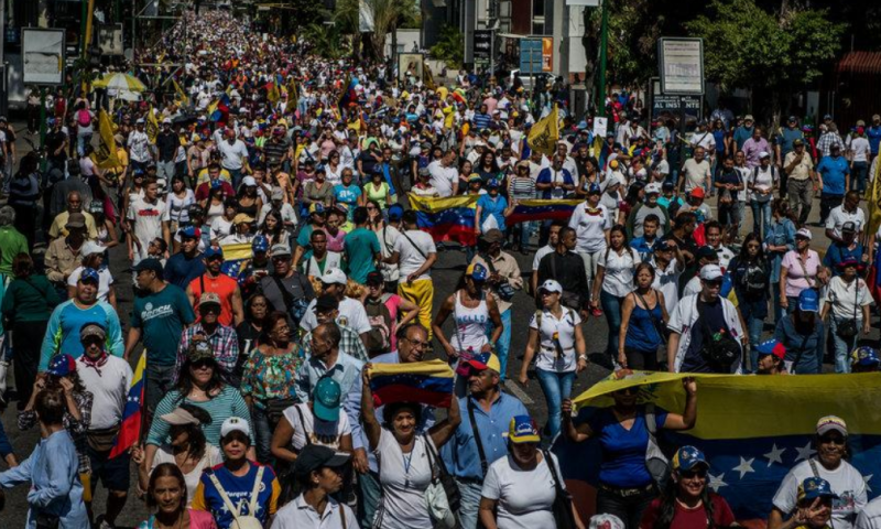 מחאת ענק בונצואלה: אלפי תושבים מוחים נגד השלטון