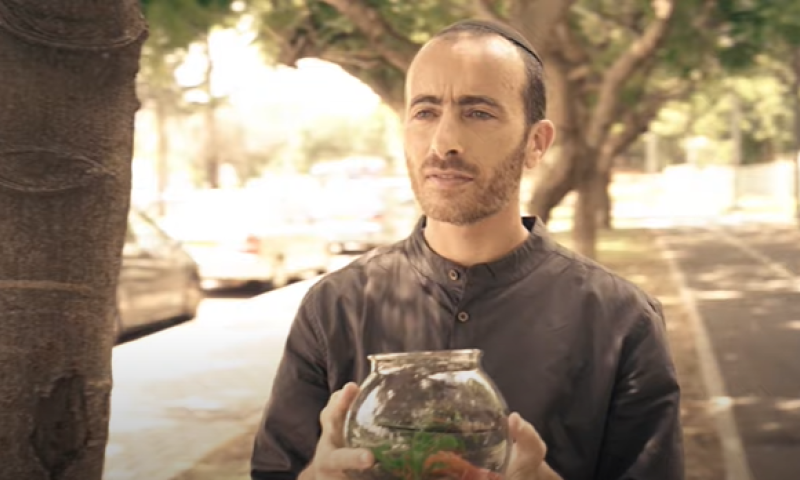 "אני הולך ומתעוור": יוחאי בן אב"י בסינגל חשוף. צפו