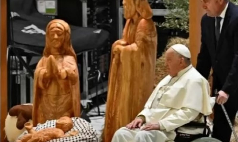 האפיפיור הציג את ישו עטוף בכאפיה, וחזר בו