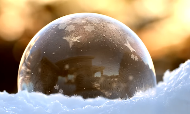 מרהיב: מה קורה לבועת סבון במינוס 9 מעלות?&bull; צפו