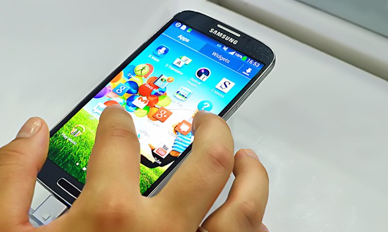 סמסונג: נחליף הסוללות בגלקסי S4