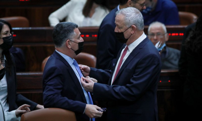 עימות בין סער לגנץ: זו הסיבה שאתה לא רוה"מ