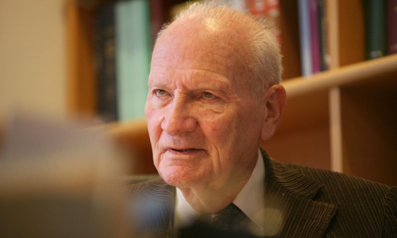 במערכת הפוליטית נפרדים ממאיר שמגר: "התייתמנו"