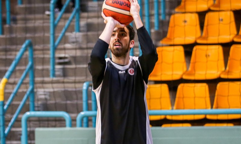 שחקן הכדורסל הבכיר מודה: במשך שנים לקחתי מים בלי לשלם