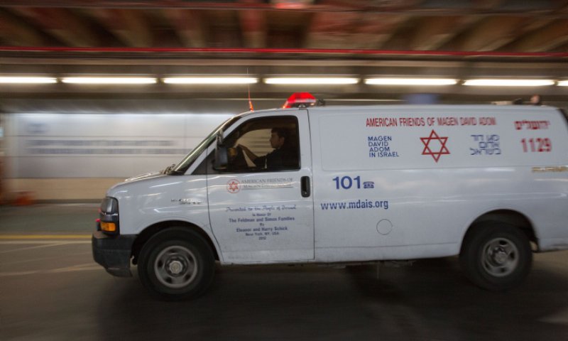 תאונת דרכים קשה בין גבעת אסף לעפרה; לכודים במקום