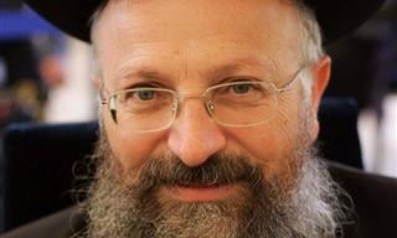 הרב אליהו לרה"מ: "אהבת הגר" לגרים לא לאויבים