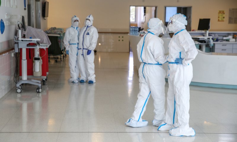 התפרצות קורונה: אישה נפטרה ו-3 במצב קשה