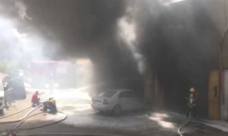 מוסך צמוד לתחנת הדלק בביתר עלית עולה באש