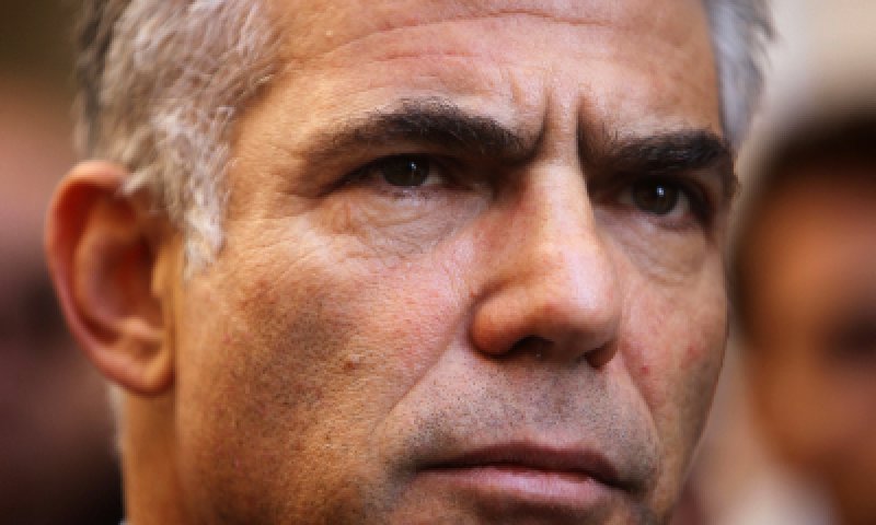 גיוס החרדים: בנט נגד הרב הרשקוביץ; לפיד נגד עצמו