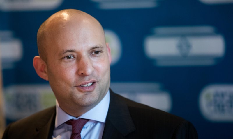 בנט: "רבנים זורקים אבנים ופוגעים מאוד בצה"ל"