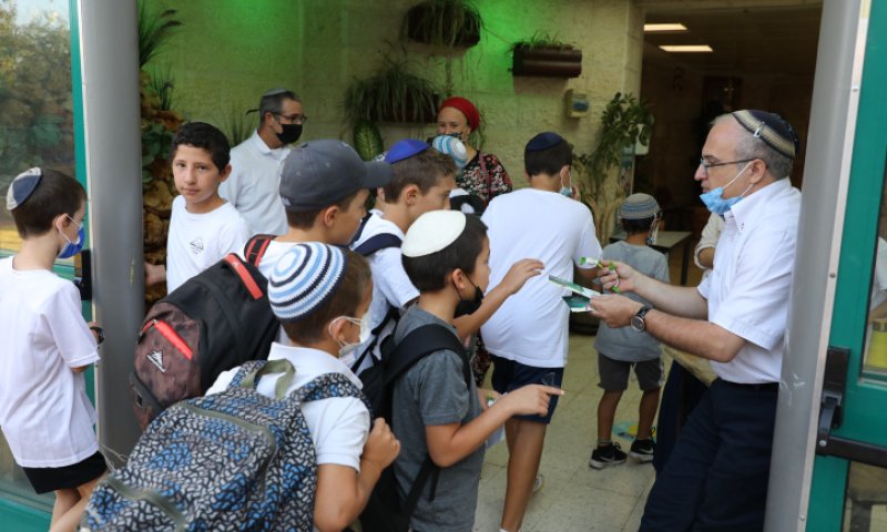 אלפי מובטלים יגוייסו כנאמני קורונה בבתי הספר