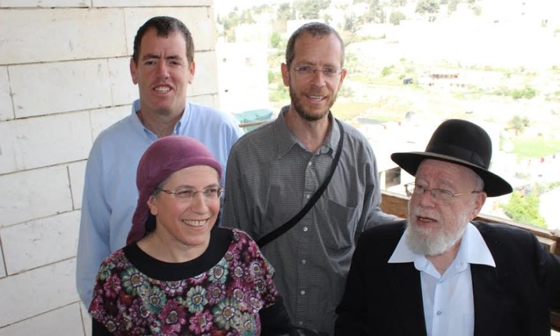 חול המועד: בית השלום בחברון אירח רבנים וח"כים