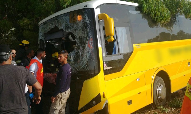 אוטובוס הסעות ירד מהכביש; 35 ילדים נפצעו