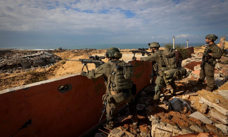 צה"ל תקף בלבנון וחיסל מחבלים במרחב הקו הצהוב בעזה