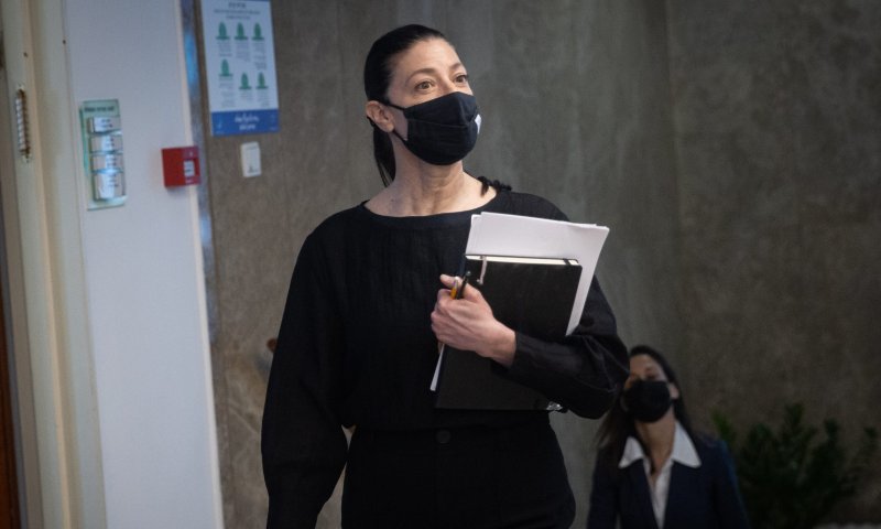 מיכאלי נשארת בחו"ל, האם זה ישפיע על התקציב?