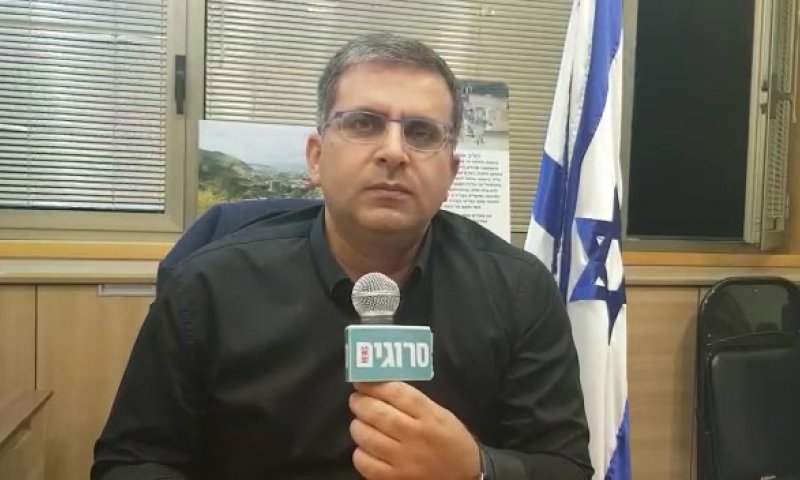 "הצבת עץ אשוח בערד עלולה ללבות מחלוקת"