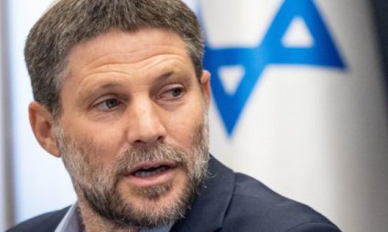 סמוטריץ' לגנץ: "מצפה ממך להתעלות לגודל השעה"