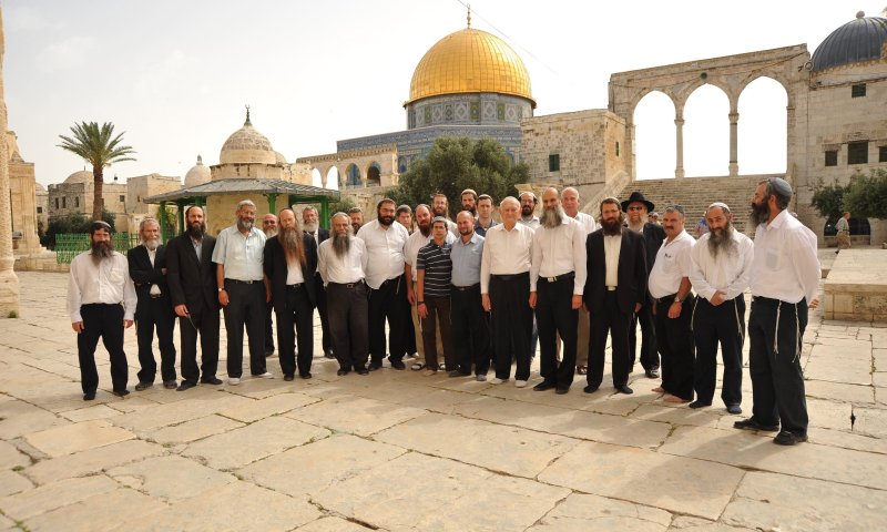 ברננה נעלה: עשרות רבנים עלו להר הבית