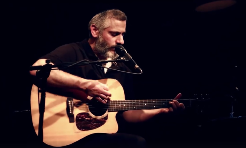 אביתר בנאי במחווה מרגשת לעילוי נשמת אחיו