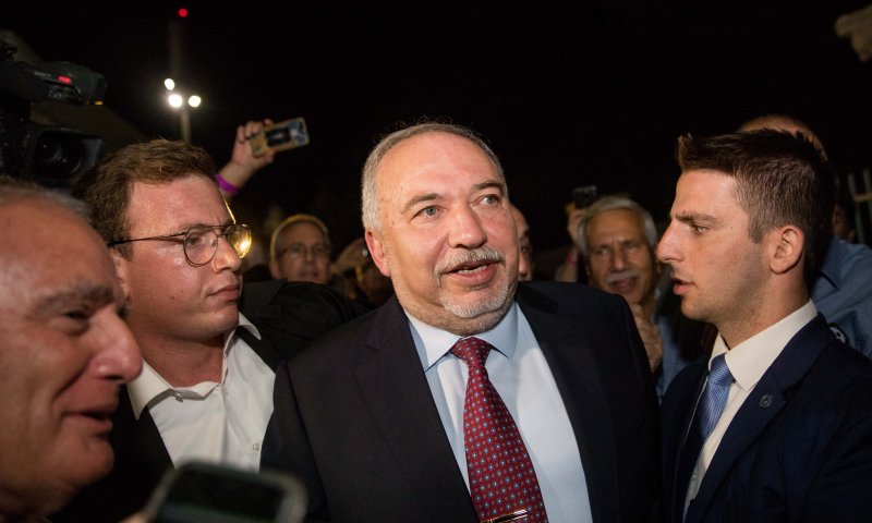 ליברמן: "לא נשב עם הערבים, גם ביקום מקביל"