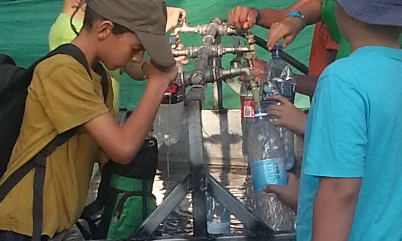 בשל עומס החום: הופעה במקום טיול במחנה הקיץ