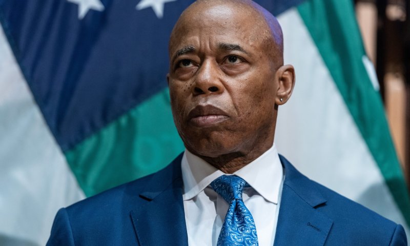 דרמה בניו יורק: המהלך של ראש העיר נגד המועמד המוסלמי